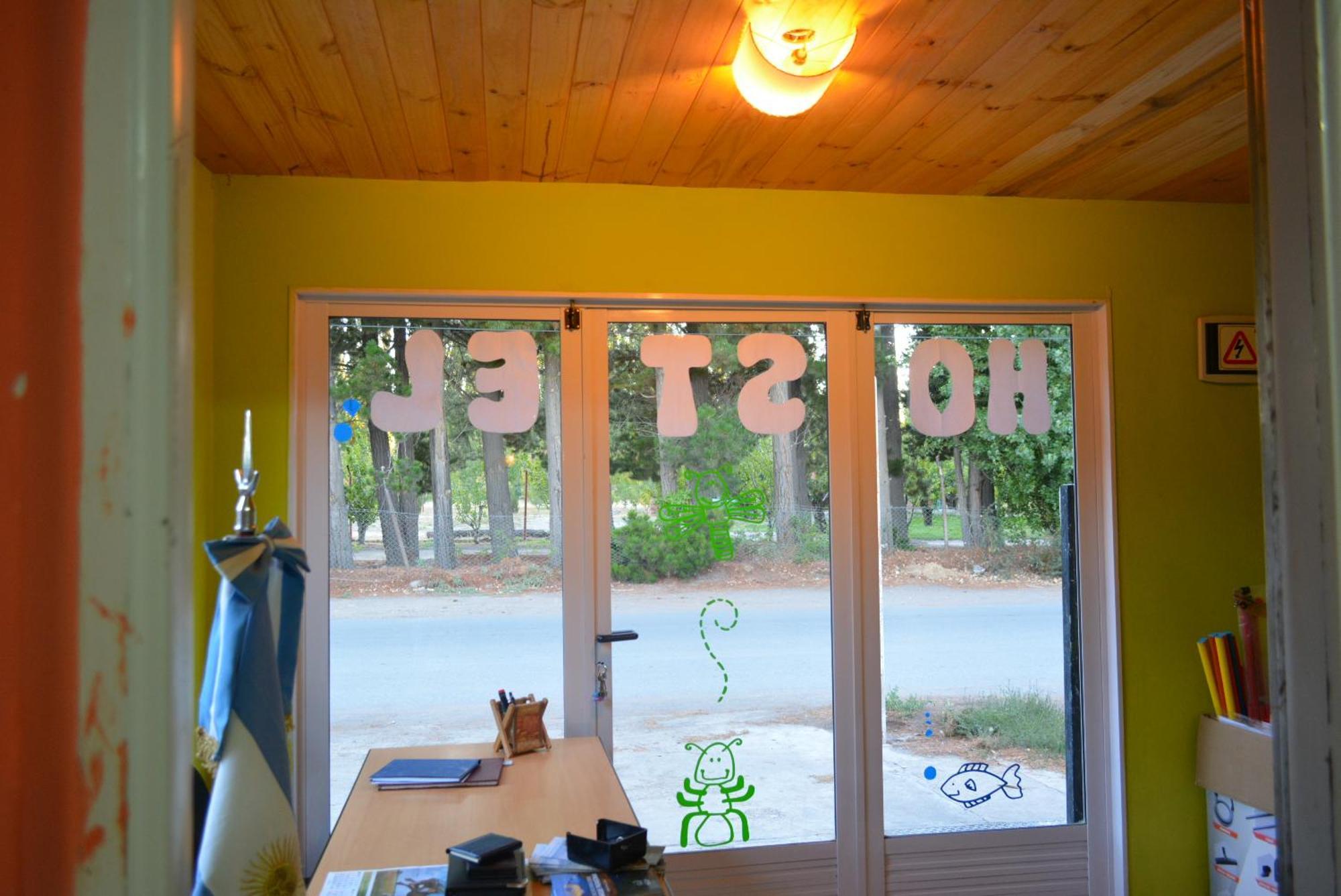 Hostel El Viajante Los Antiguos Exterior photo